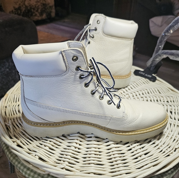 Timberland Women's Cream Lace-Up Boots - Picture 4 of 5